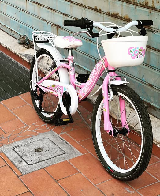 Bici da bambina rosa e bianca in vendita da Esposto Cicli